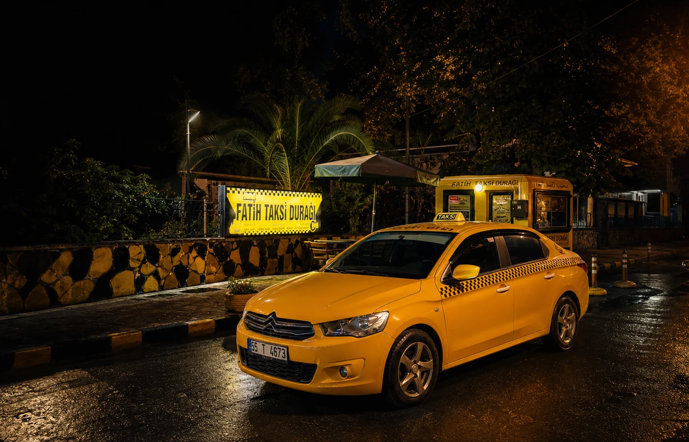 Fatih Taksi Durağı — Gece